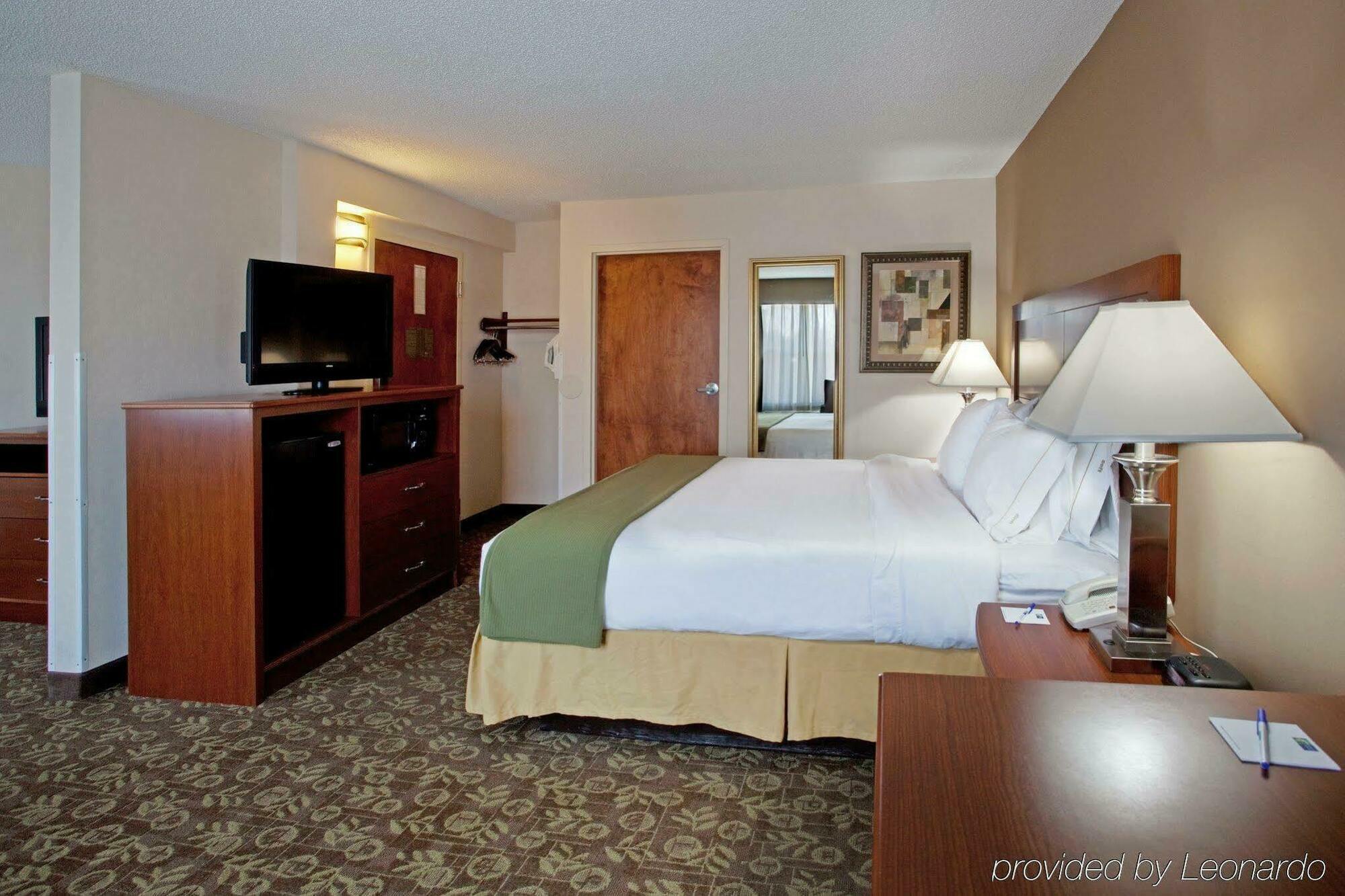 Holiday Inn Express Chapel Hill By Ihg Экстерьер фото
